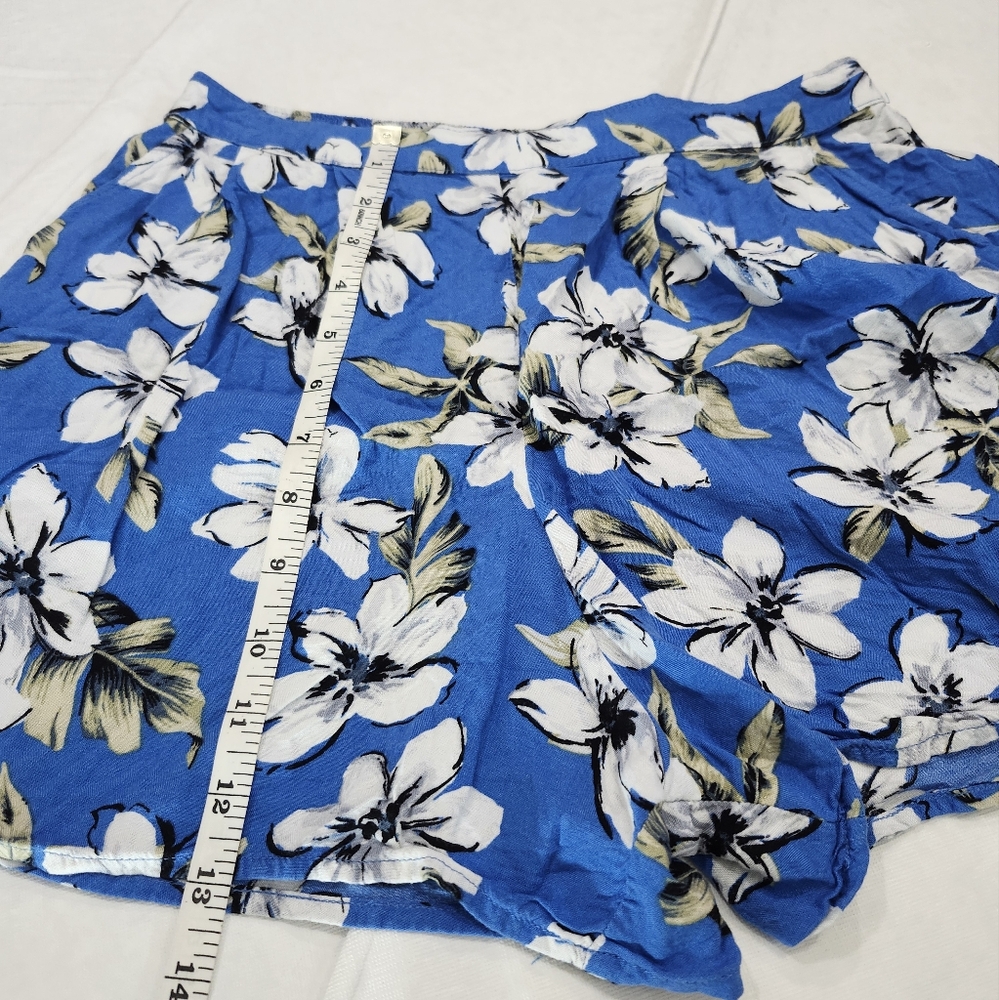 Hollister Size Small Floral Blue Women's Shorts - Picture 3 of 7